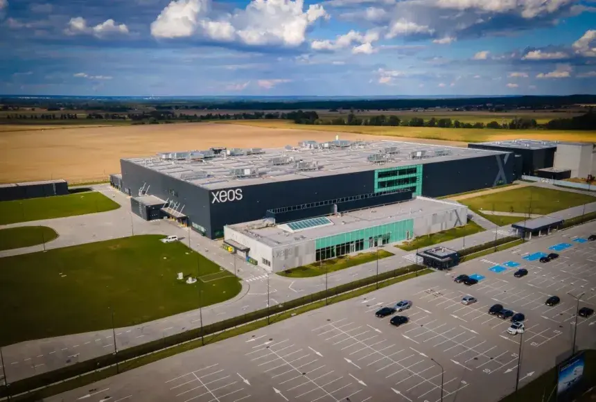 XEOS